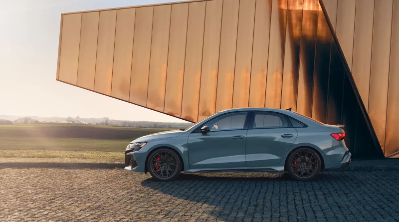 Audi RS 3 exterior image 1