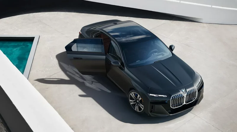BMW 7 Series exterior image 1