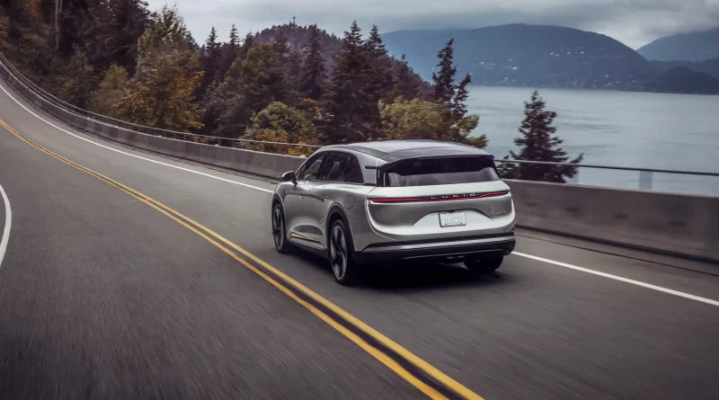 Lucid Gravity exterior image 1