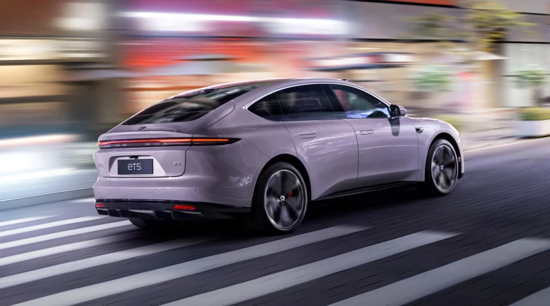 NIO ET5 exterior image 1