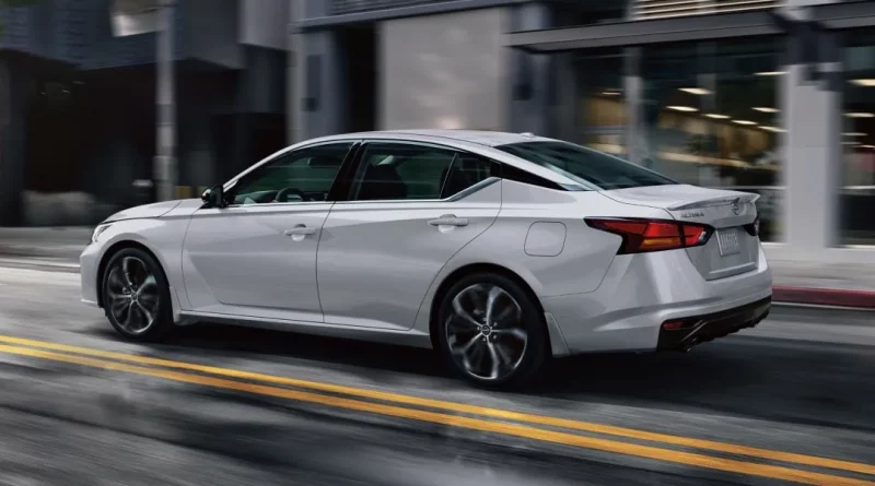 Nissan Altima exterior image 1