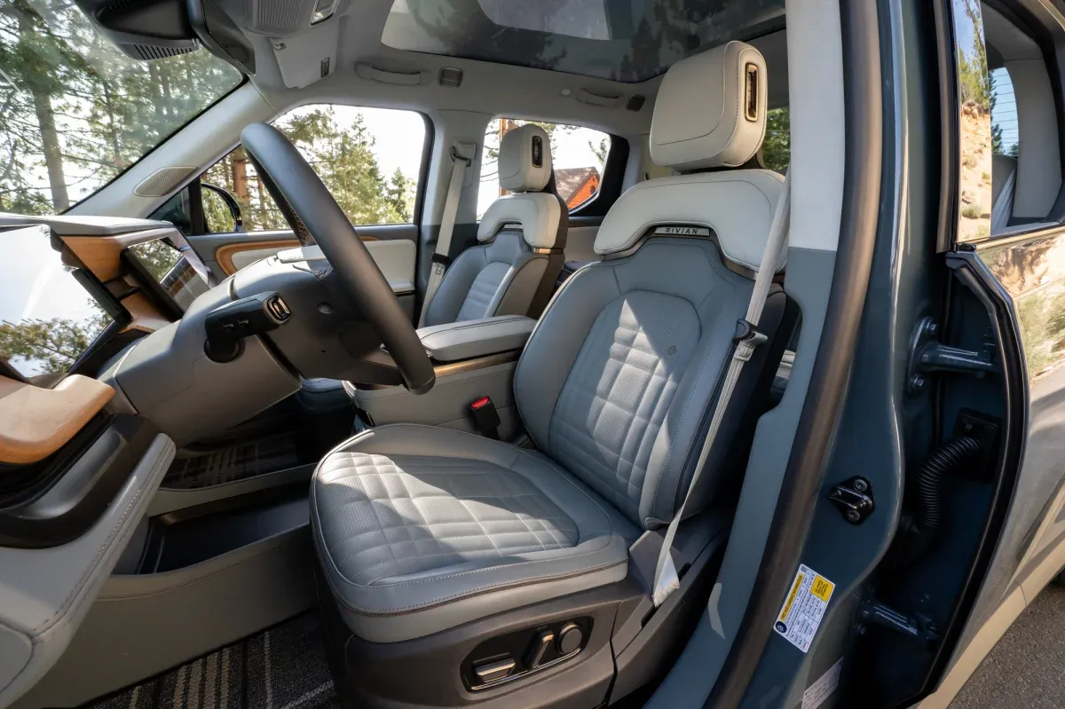 Rivian R1T 3 Interior