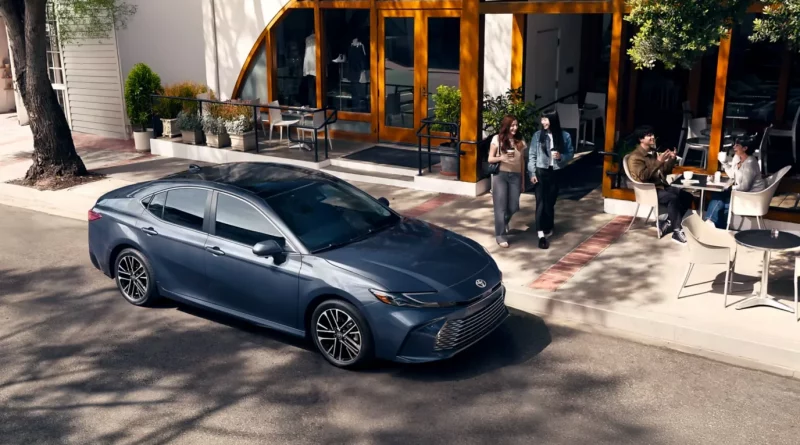 Toyota Camry exterior image 1