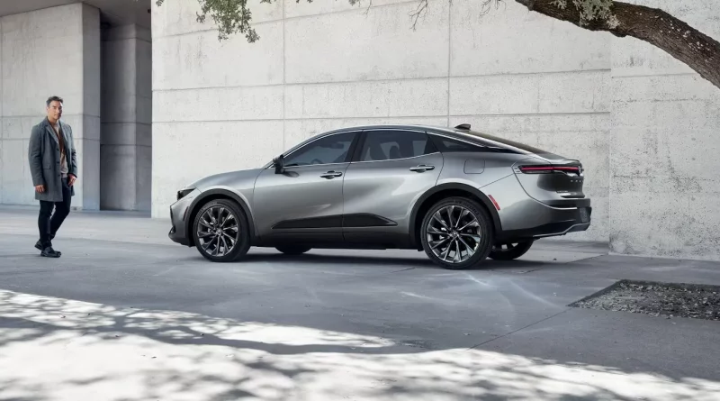 Toyota Crown exterior image 1