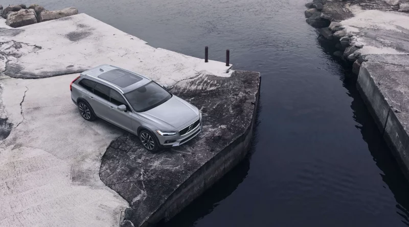 Volvo V90 exterior image 1