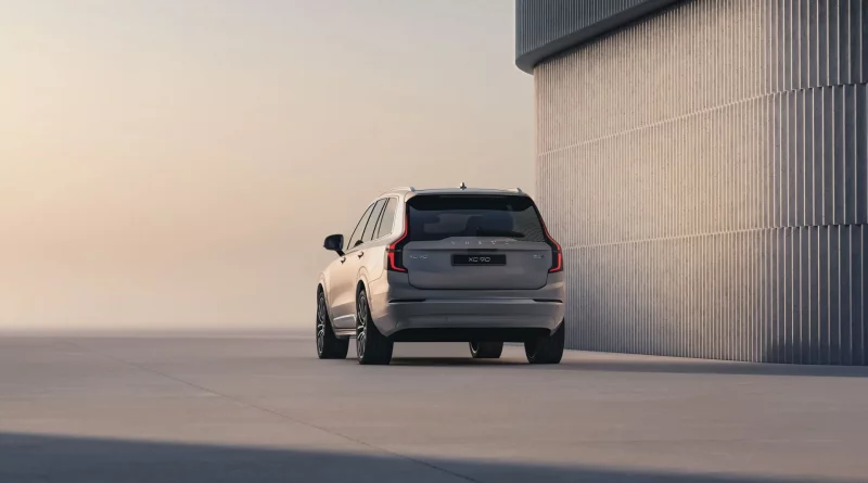Volvo XC90 exterior image 1